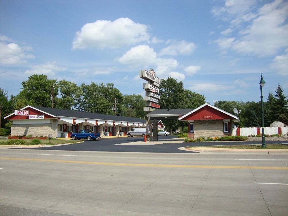 Pinconning Trail Inn Motel Exterior foto