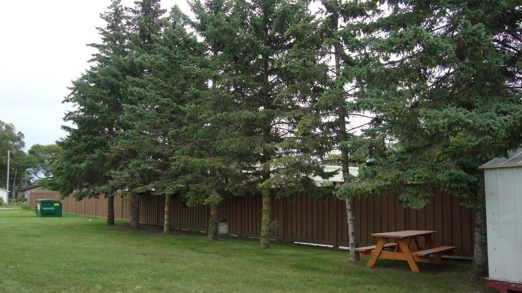 Pinconning Trail Inn Motel Exterior foto